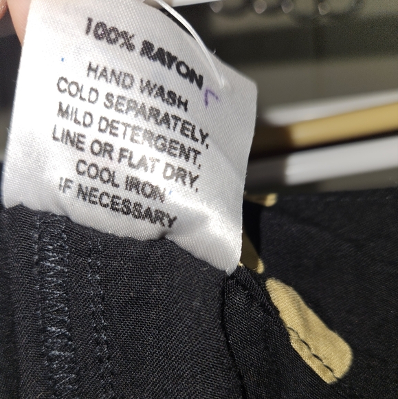 Sleeveless Hawaiian Print Dress - Picture 2 of 7